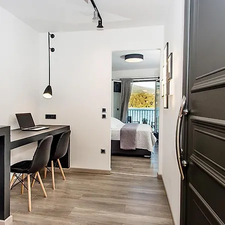A & B Minimal With Sea View In דירה *