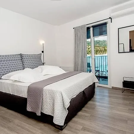 A & B Minimal With Sea View In Argostoli (Kefalonia)