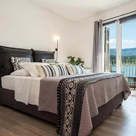 Apartman A & B Minimal With Sea View In